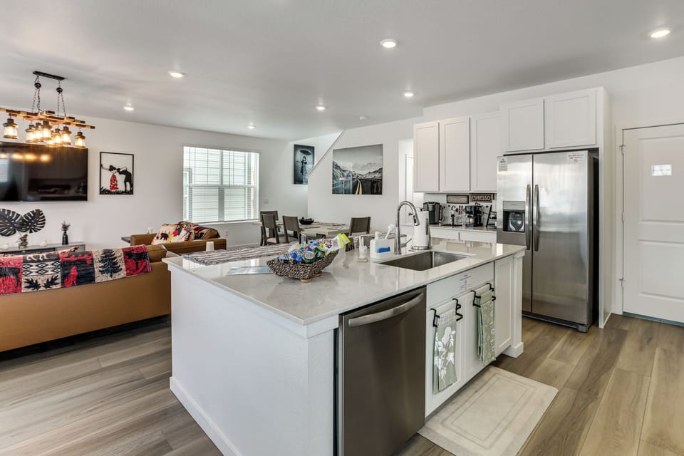 Well-Equipped Kitchen | Espresso Machine & Keurig Coffee Maker | Cooking Basics