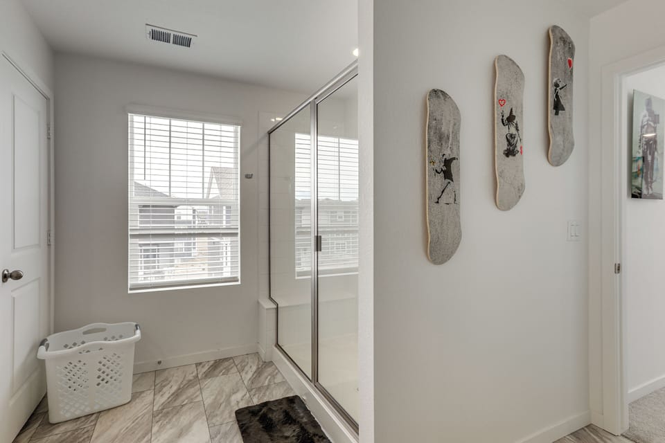 Full Bathroom | 3rd Floor