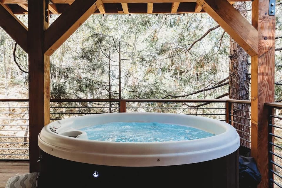 Outdoor spa tub