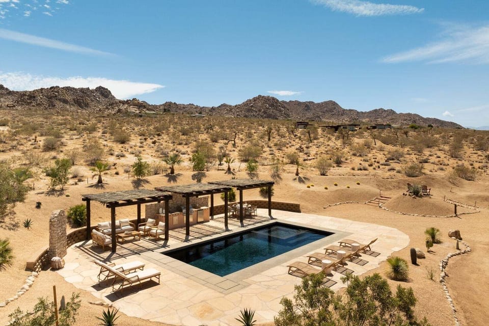 Perfect relaxation at the pool, spa, outdoor shower, built-in grill, mini fridge, outdoor dining and six sun lounges.