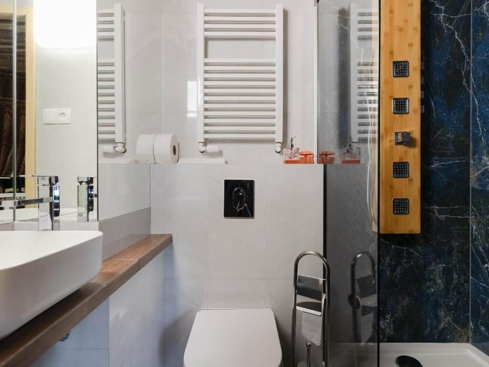 Deluxe Single Room, Garden View | Bathroom | Towels, toilet paper