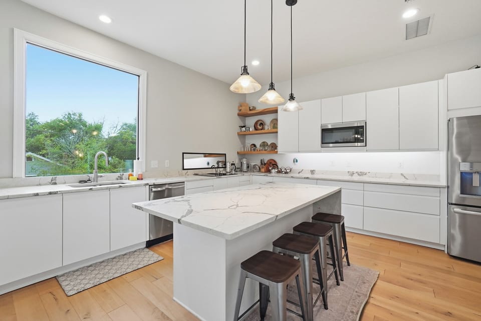 Plenty of space in the modern kitchen