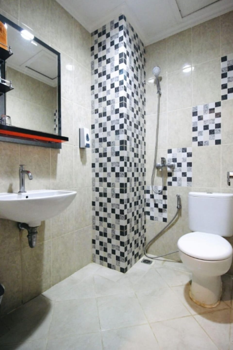 Executive Triple Room | Bathroom | Shower, free toiletries, towels, soap