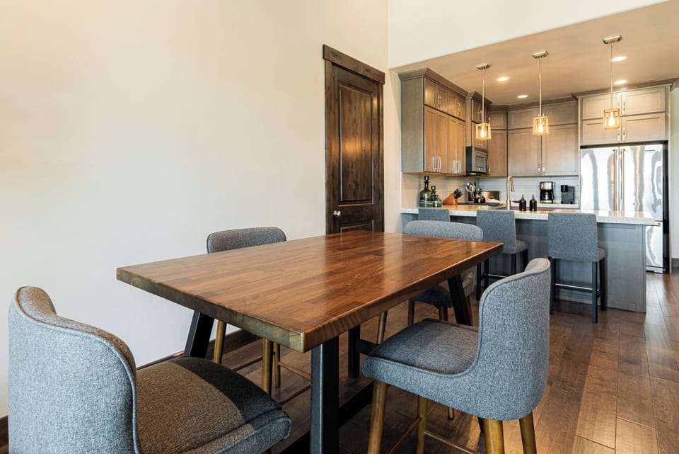 Dining area with seating for guests