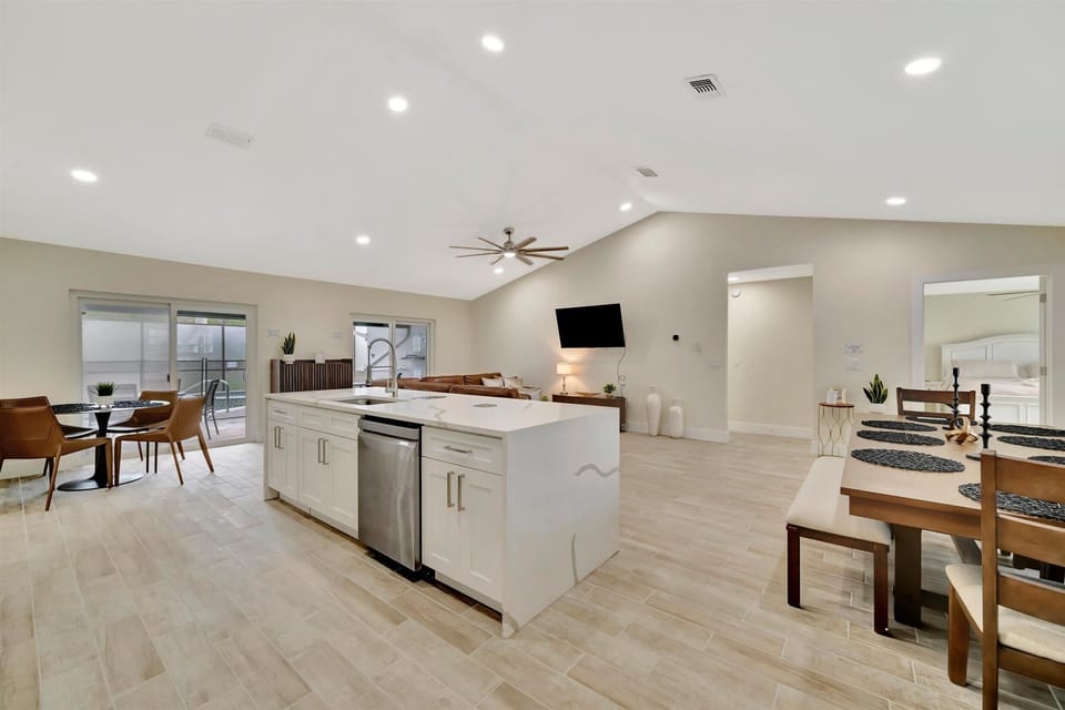 Family House, 5 Bedrooms, Private Pool | Interior