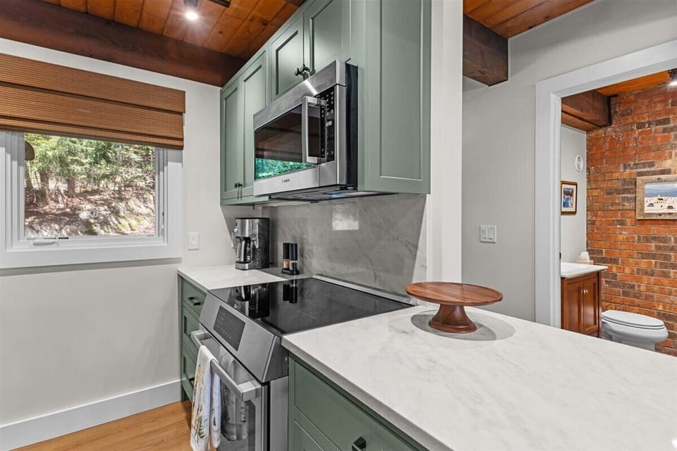 The Fox Hill Nest: 5 Min to Stowe Mtn, Remodeled! (7397)