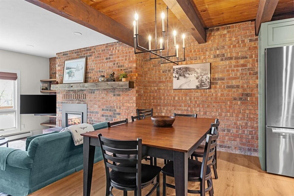 The Fox Hill Nest: 5 Min to Stowe Mtn, Remodeled! (7401)