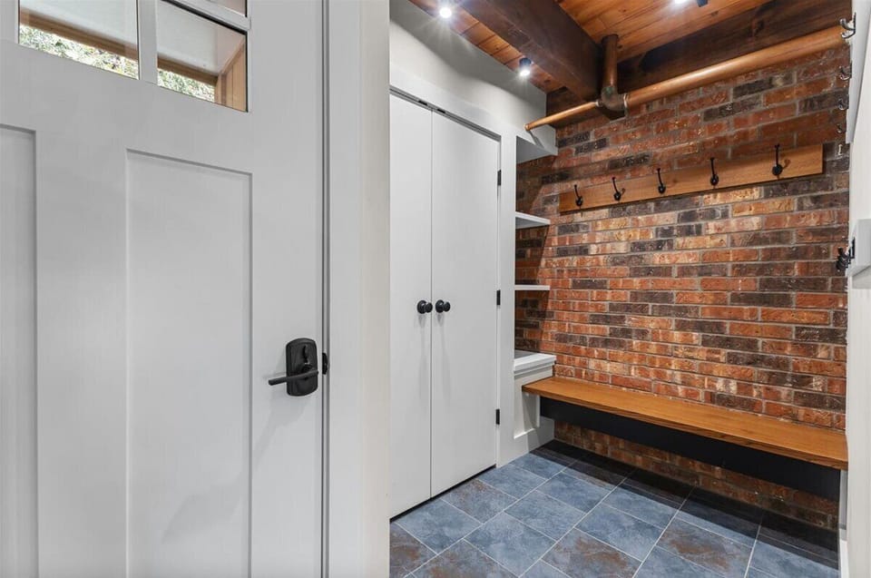 The Fox Hill Nest: 5 Min to Stowe Mtn, Remodeled! (7409)