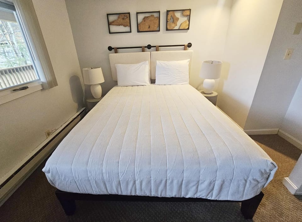 Remodeled Mountainside Condo w/Pool & Hot Tub! (7438)