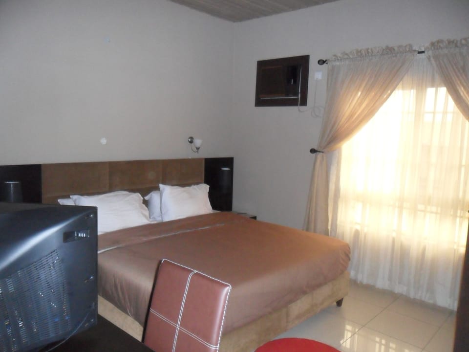 Standard Room | Desk, blackout drapes, free WiFi, bed sheets