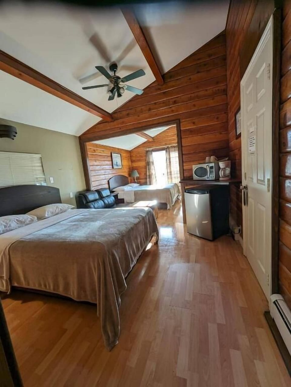 Deluxe Double Room, Balcony, Mountain View | Desk, laptop workspace, WiFi (free), bed sheets