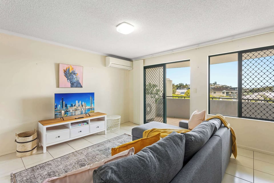 Living Room with sofa bed, smart Tv and A/C 