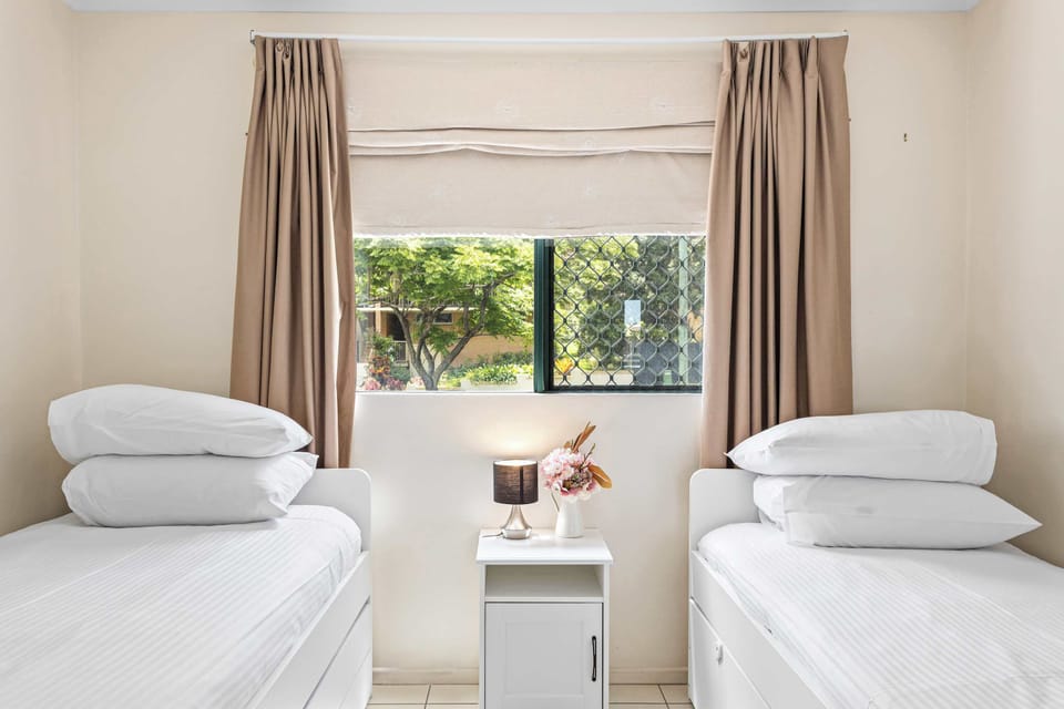 2nd Bedroom 2 single Beds 