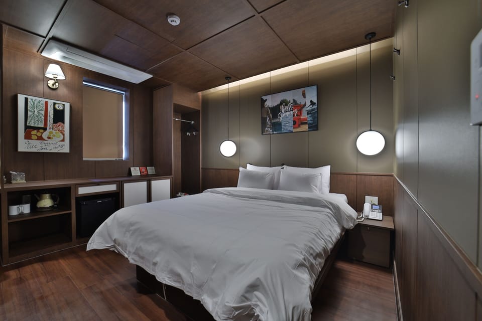 Deluxe Retro - Jacuzzi | Soundproofing, free WiFi, bed sheets
