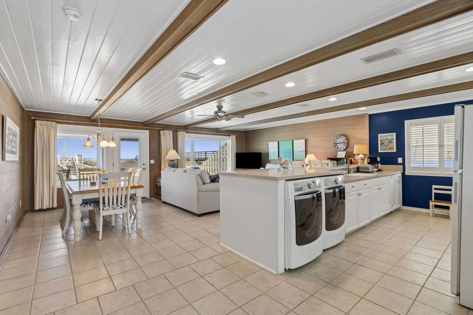 Stunning Kitchen and Dining Area with Seating for 6