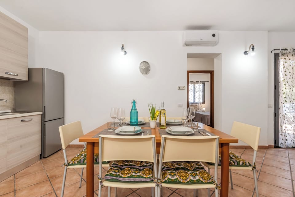 Family Apartment, 2 Bedrooms, Microwave (Le Dimore Del Sole) | Dining