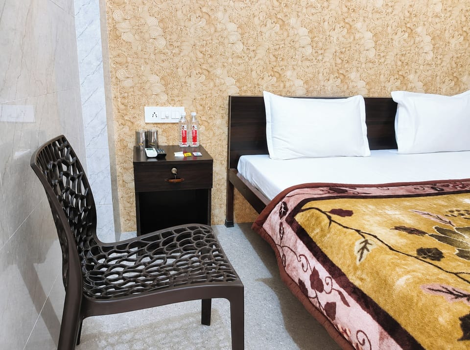 Standard Double Room, Air conditioning | Hypo-allergenic bedding, desk, soundproofing, free WiFi