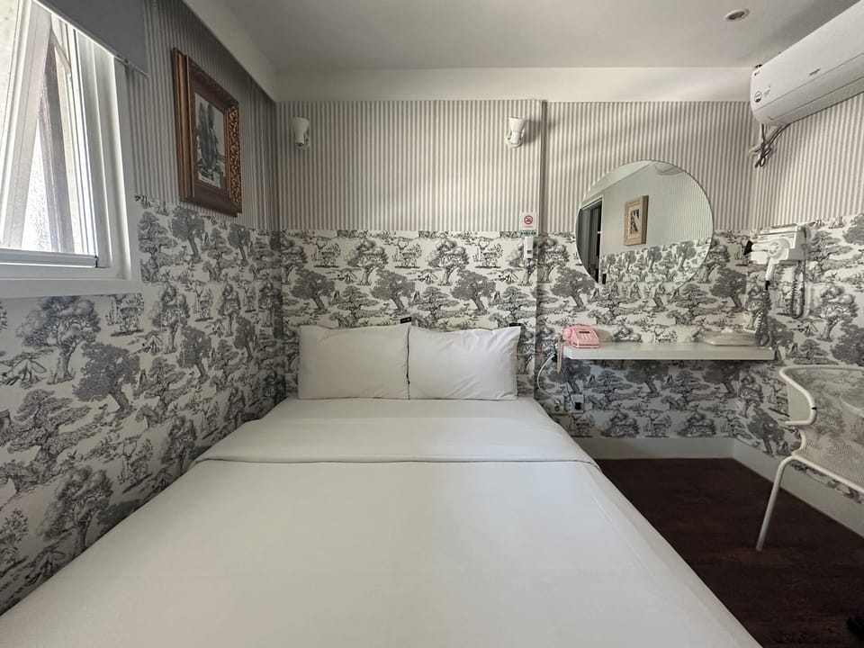 Standard Room | Free WiFi, bed sheets