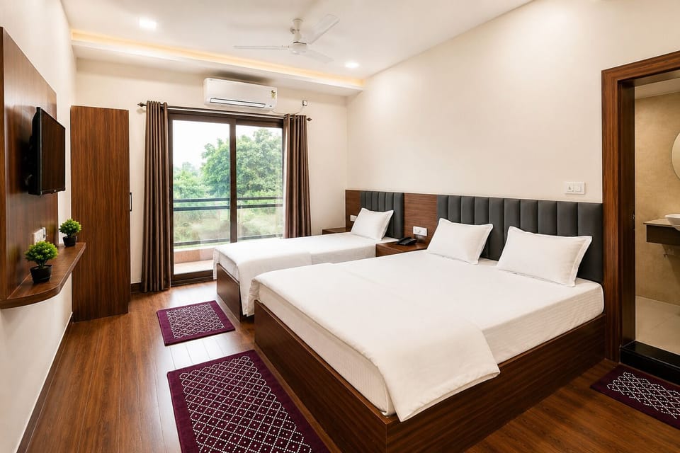 Deluxe Triple Room | Iron/ironing board