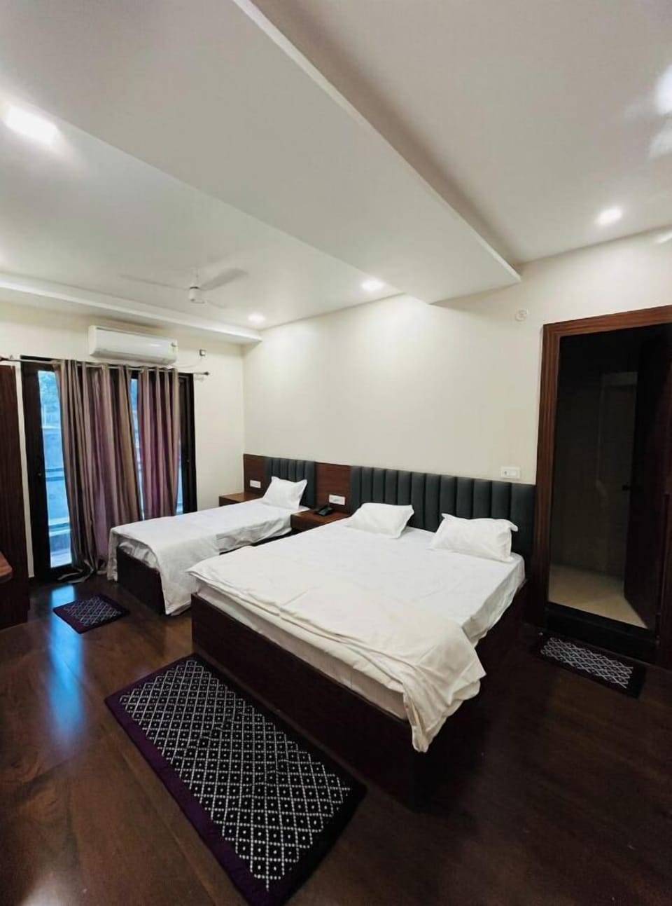 Deluxe Triple Room | Iron/ironing board