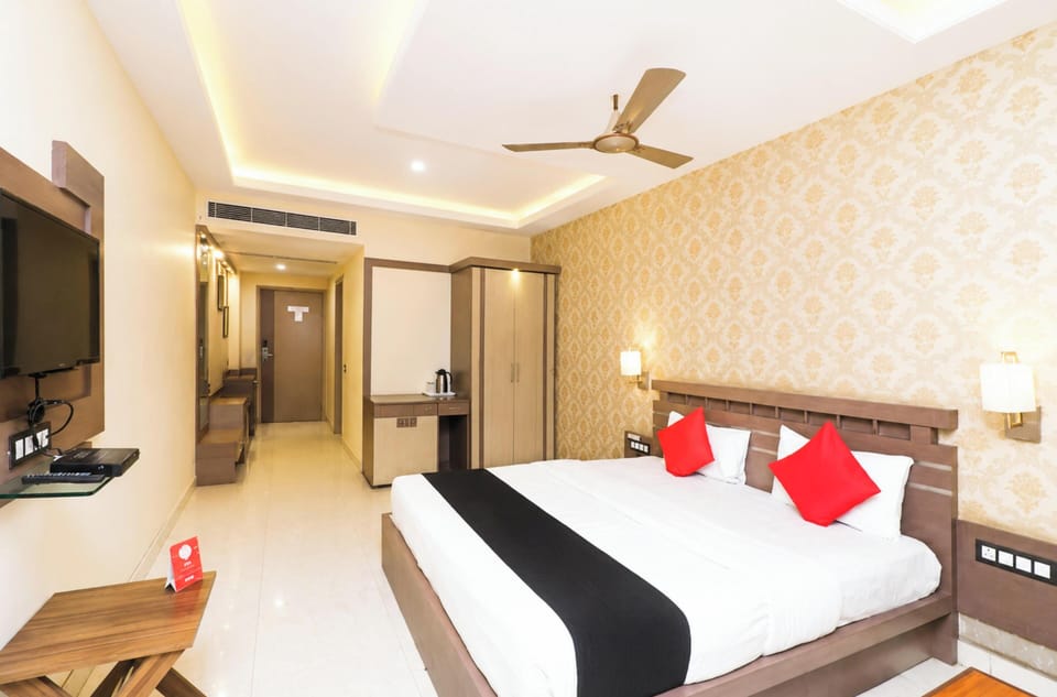 Superior Double Room, Air conditioning | Hypo-allergenic bedding, desk, soundproofing, free WiFi