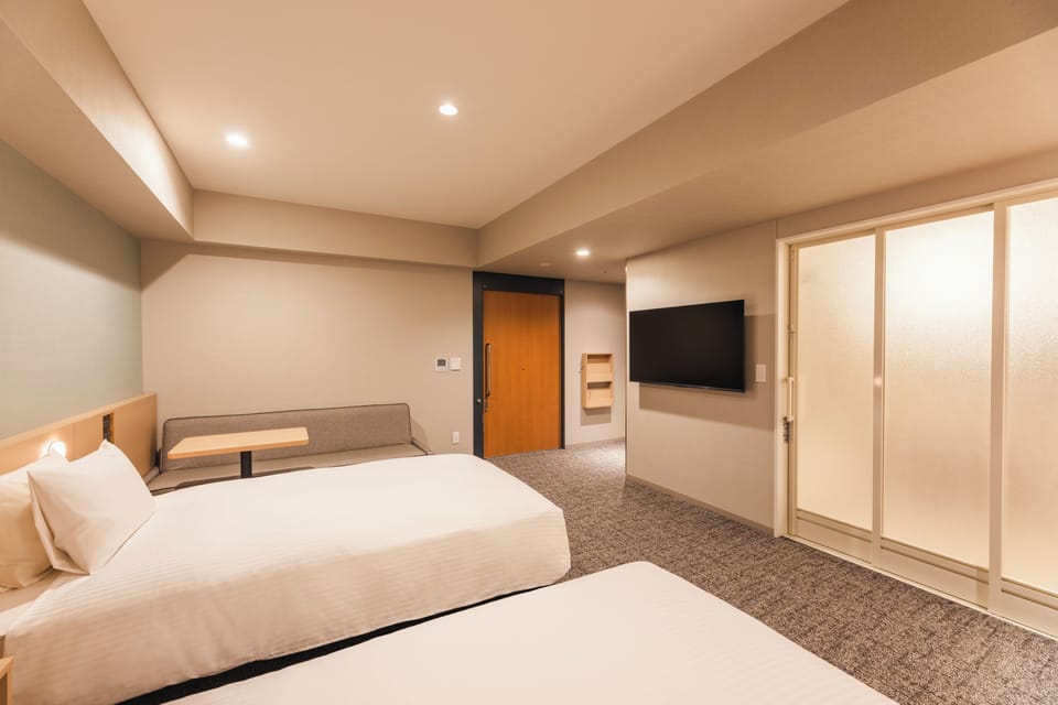 Universal Twin Room, Non Smoking | Desk, free WiFi