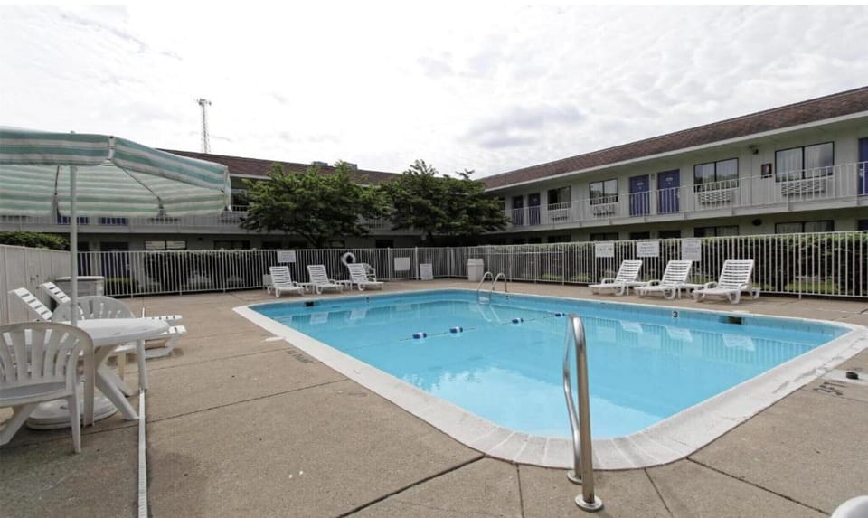 Holiday Home Swimming Pool