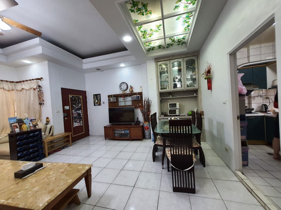Family Villa (Holiday Home, 5 Rooms) | Living area | 32-inch flat-screen TV with cable channels, TV