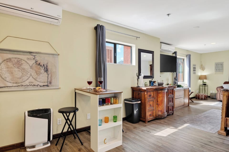 Thoughtfully designed studio living with cozy lounge spaces, a dining nook, and plenty of room to relax after exploring Sedona.