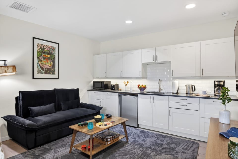 Relax in this stylish studio retreat featuring a sleek kitchenette, cozy lounge space, and everything needed for a comfortable stay.