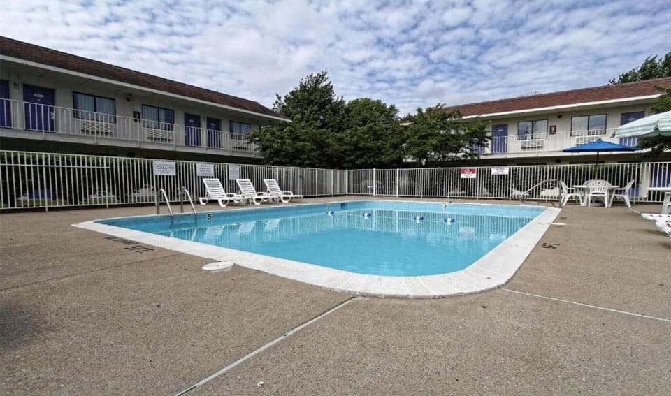 Holiday Home Swimming Pool