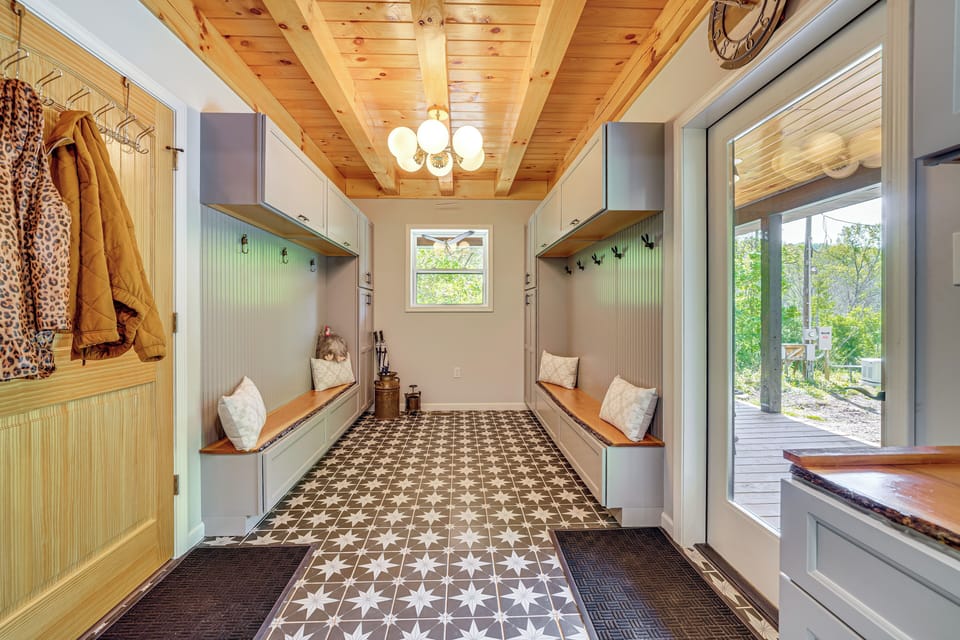 Entryway | Main Level