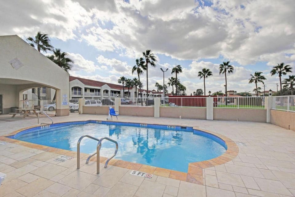 Holiday Home Swimming Pool