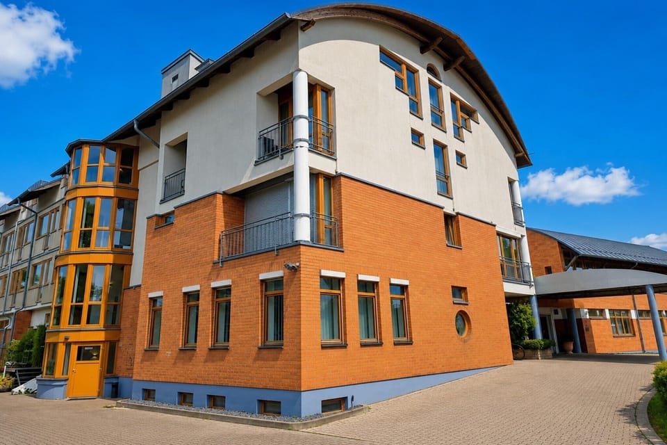 Hotel Exterior [summer]