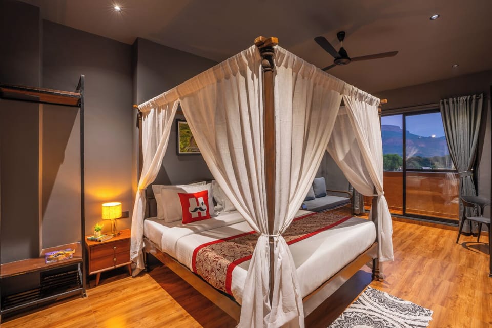 Deluxe Quad Room | In-room safe, laptop workspace, iron/ironing board, free WiFi