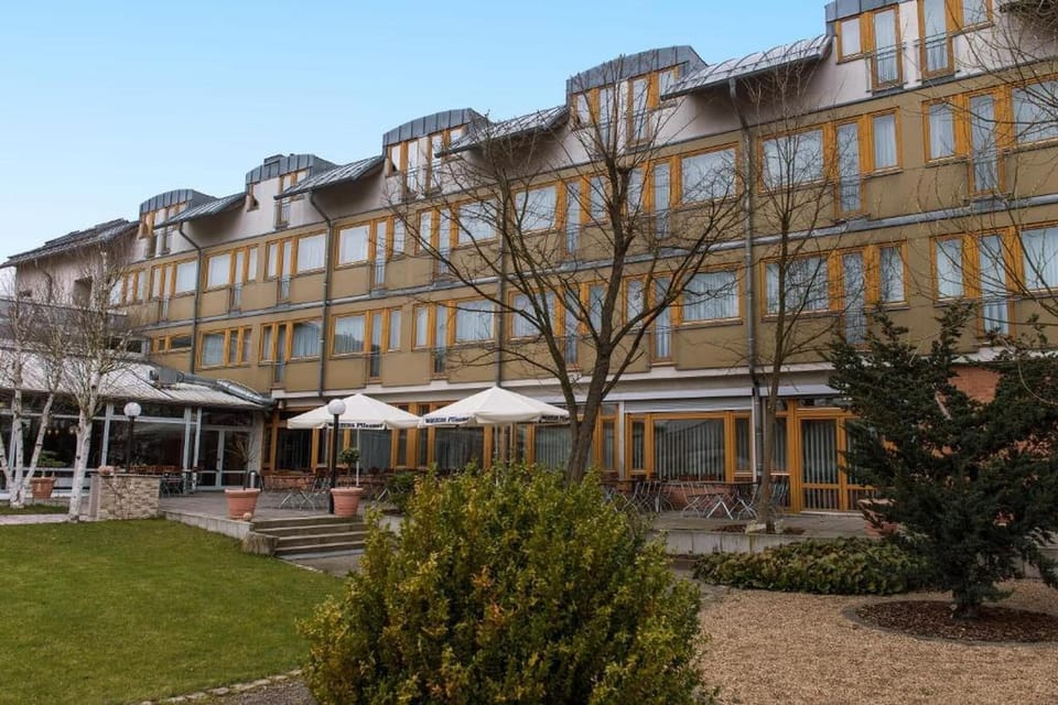 Hotel Exterior [summer]
