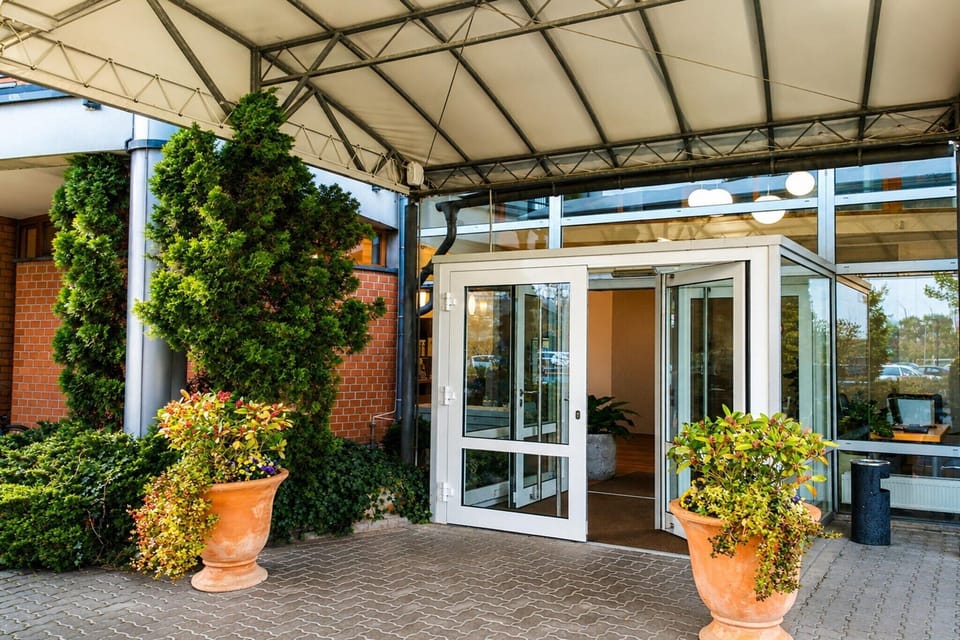 Hotel Exterior [summer]