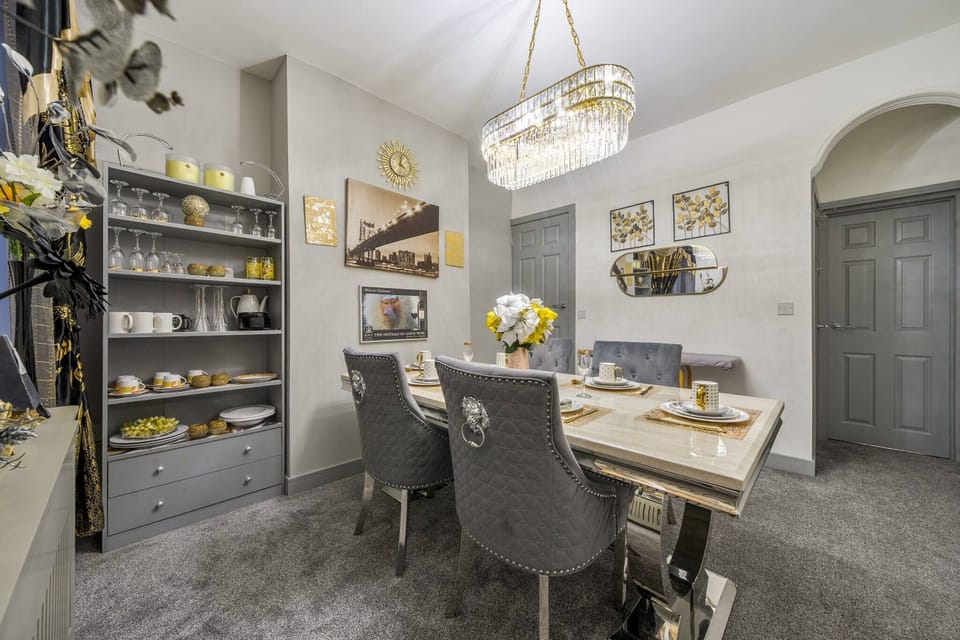 House, 2 Bedrooms, Balcony, Garden View | Dining room