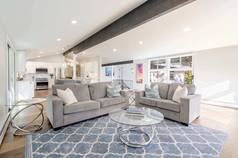 Where coastal views and cozy comfort come together.