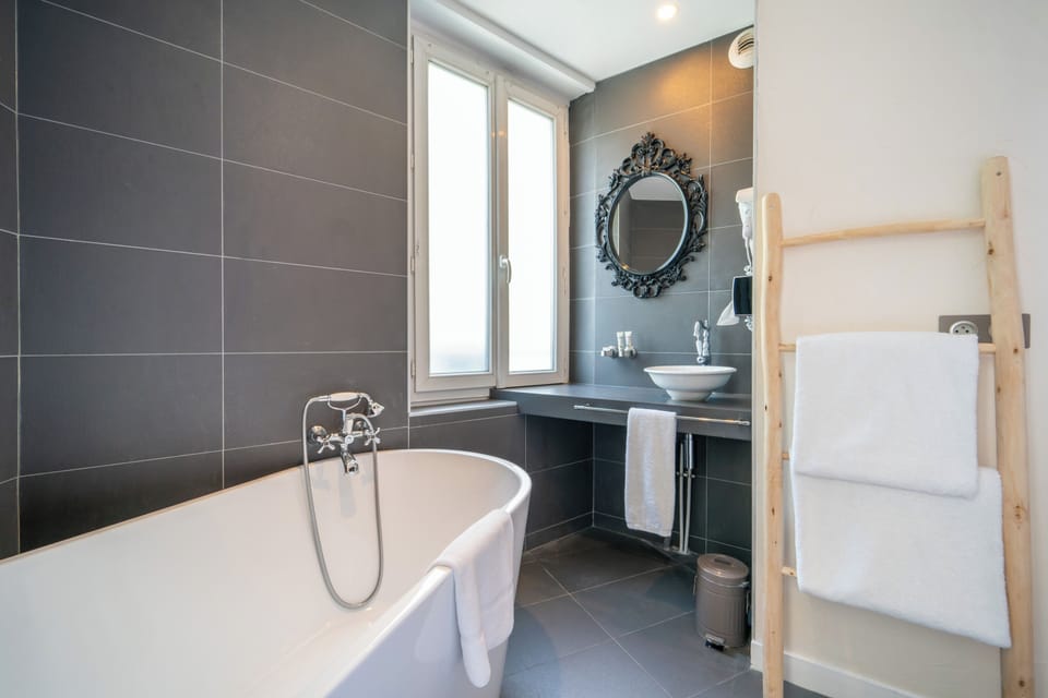 Executive Double Room | Bathroom | Hair dryer, bathrobes, towels, soap