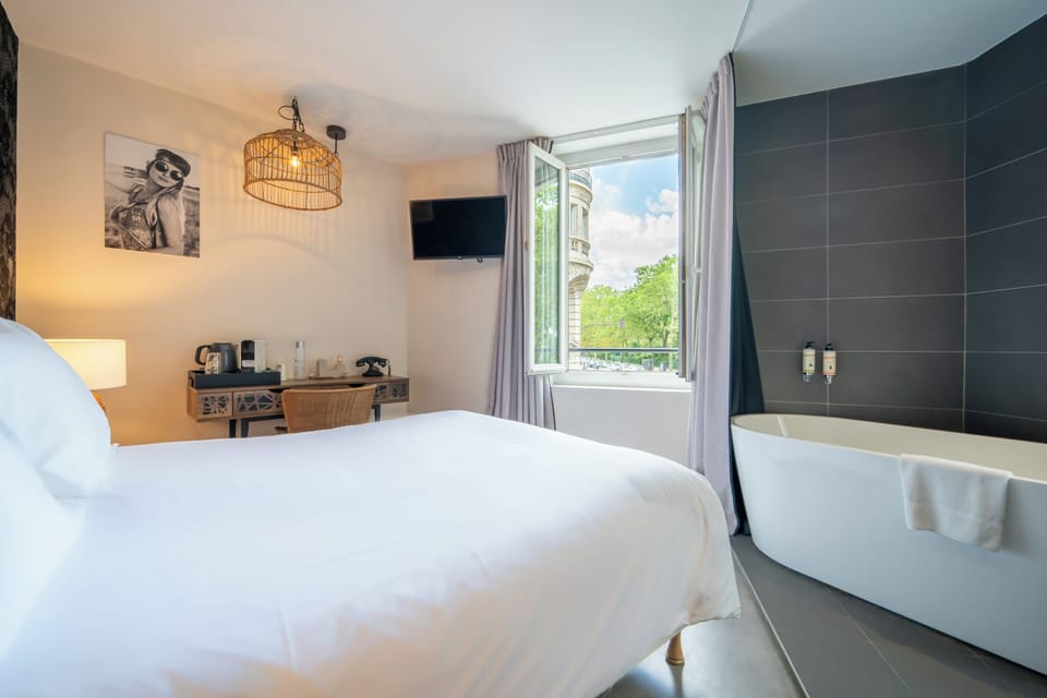 Executive Double Room | In-room safe, individually decorated, desk, soundproofing