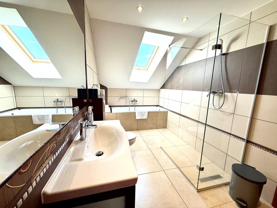 Studio | Bathroom | Separate tub and shower, towels, soap, shampoo