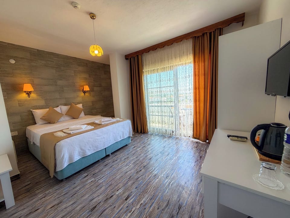 Double Room, Pool View | Desk, free WiFi, bed sheets