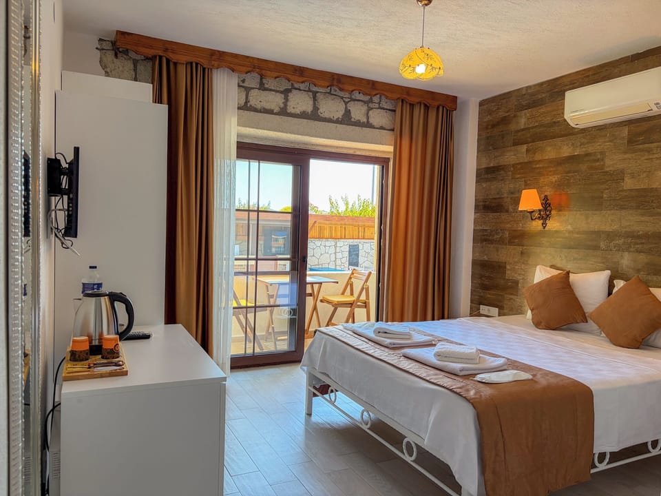 Double Room, Pool View | Desk, WiFi (free), bed sheets