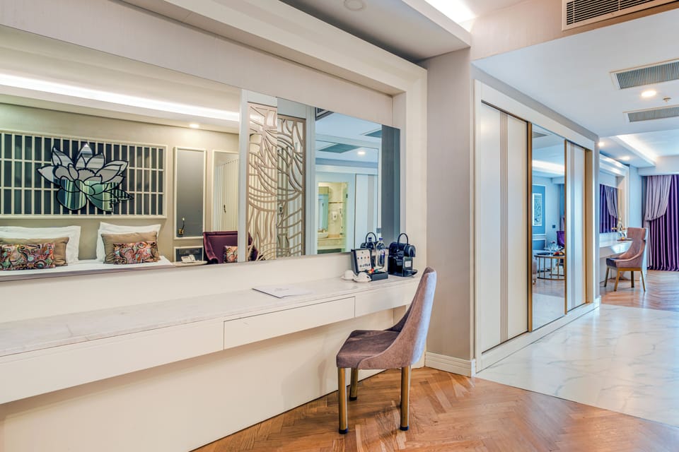 Superior Suite, Sea View | Free minibar, in-room safe, desk, free WiFi