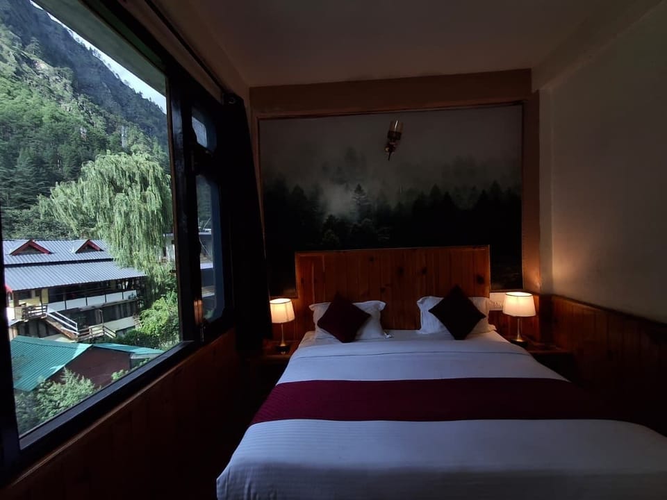 Deluxe Room, Balcony | Free WiFi