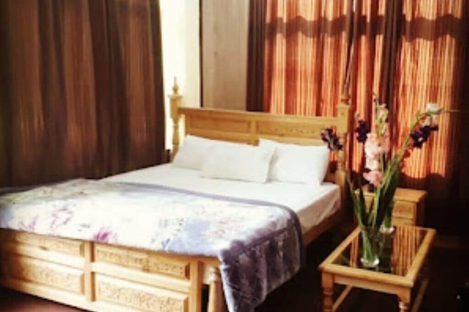 Deluxe Double Room, Mountain View | Soundproofing, iron/ironing board (on request), WiFi (free)