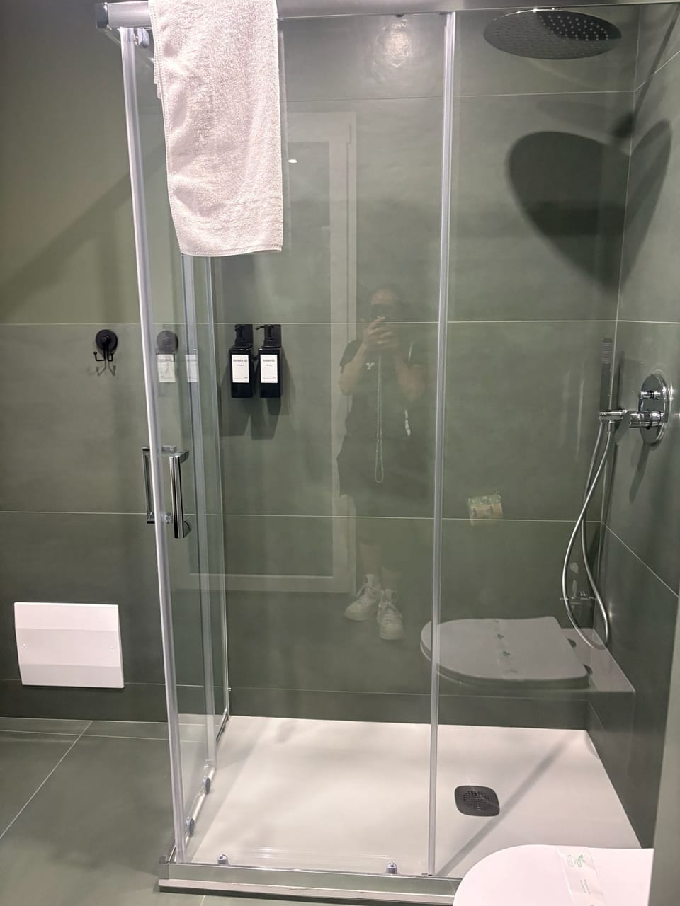 Classic Double or Twin Room | Bathroom | Free toiletries, hair dryer, towels, soap