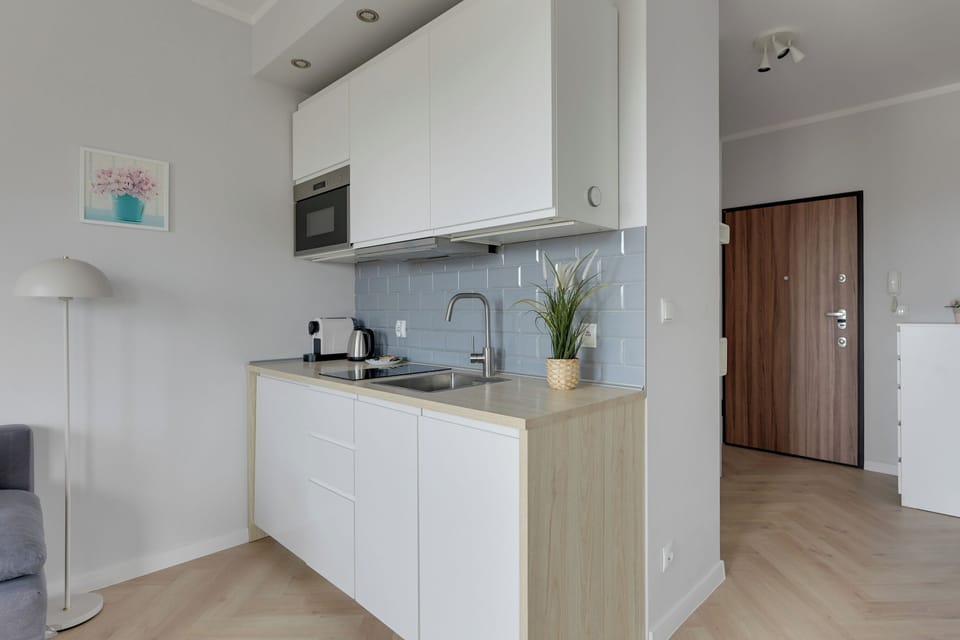 Studio Suite, Balcony | Private kitchenette