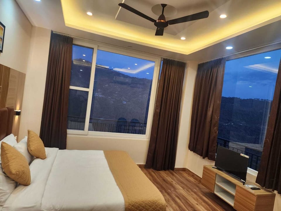 Luxury Room, Mountain View | Free WiFi, bed sheets